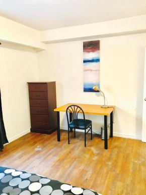Stylish Montreal Apartment: Comfortable Stay in the Golden Square Mile